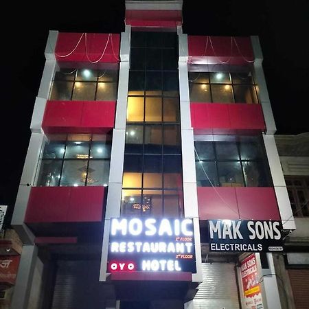 Oyo Mosaic Hotel And Restaurant Gonda Bagian luar foto