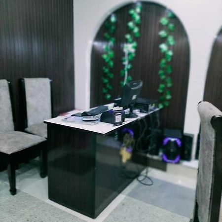 Oyo Mosaic Hotel And Restaurant Gonda Bagian luar foto