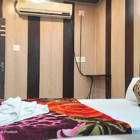 Oyo Mosaic Hotel And Restaurant Gonda Bagian luar foto