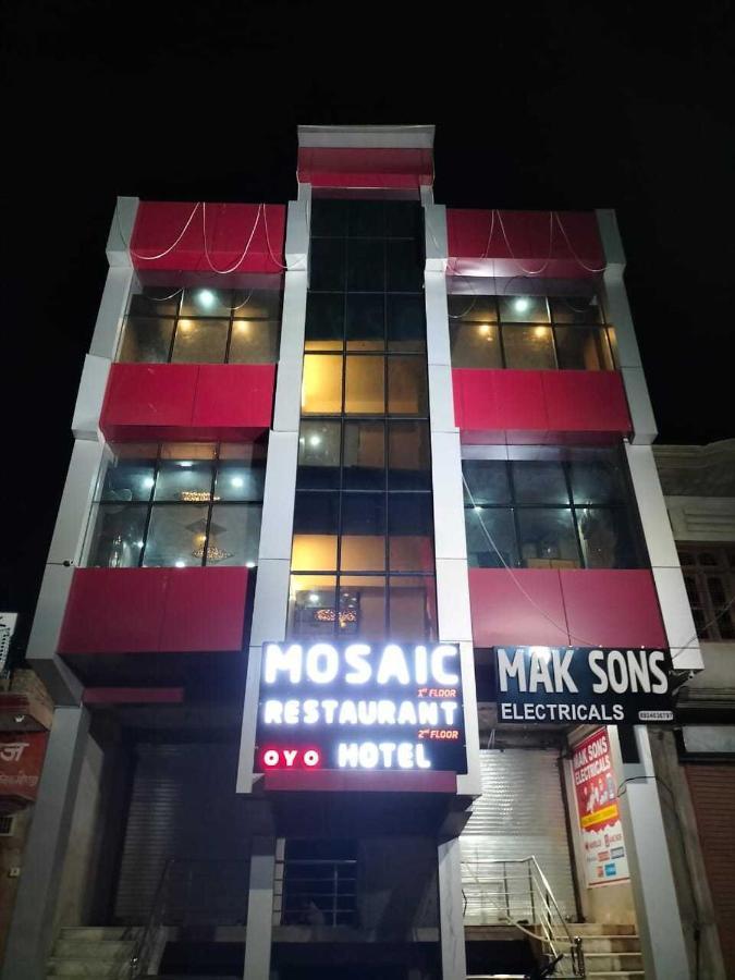 Oyo Mosaic Hotel And Restaurant Gonda Bagian luar foto