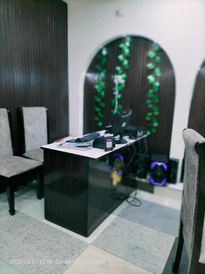 Oyo Mosaic Hotel And Restaurant Gonda Bagian luar foto