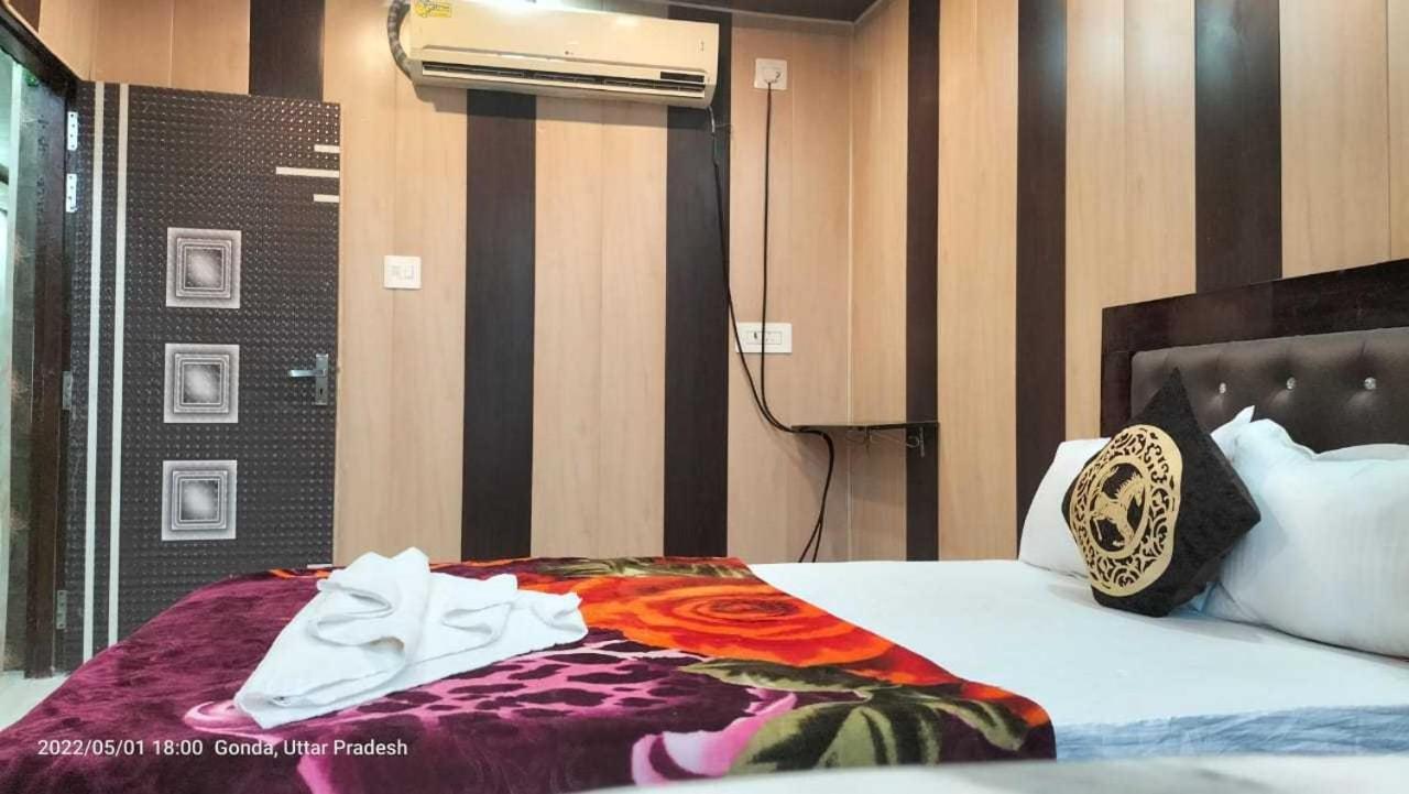 Oyo Mosaic Hotel And Restaurant Gonda Bagian luar foto